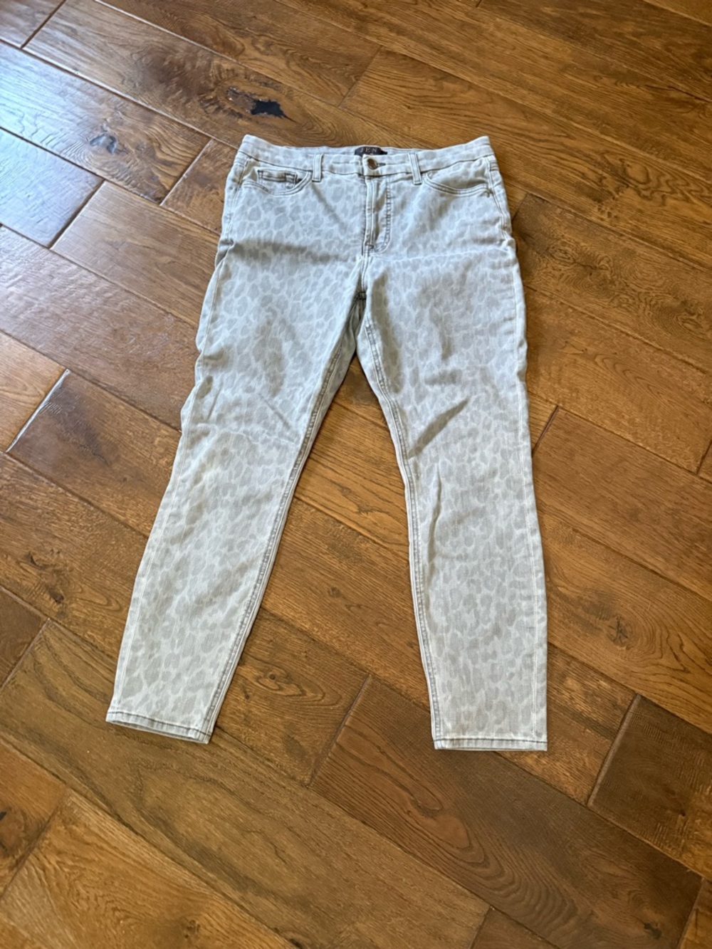 Jen 7 - Light Gray Leopard Print Women’s Jeans